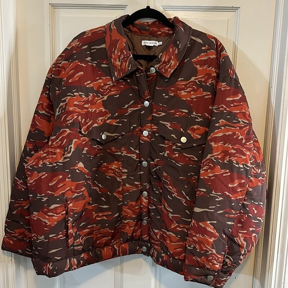 NWT!😍Good American Trucker Puffer NWT Camouflage Jacket Size 5/6=2X/3X - Picture 3 of 9